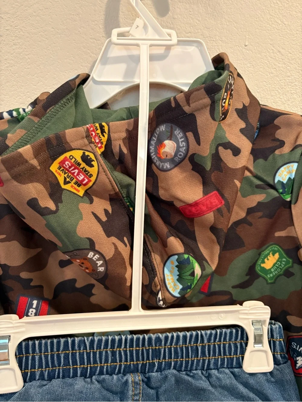 Levi’s Boy’s 2-piece Set Included Camo Full-Zip Hoodie and Blue Jeans Size L 6/7